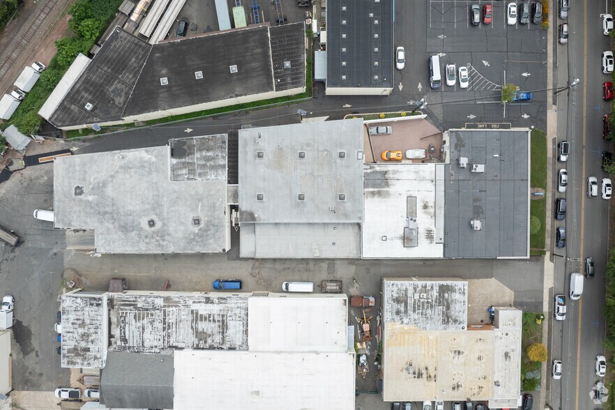 More Photos Of 300 Colfax Ave, Clifton Showroom For Lease