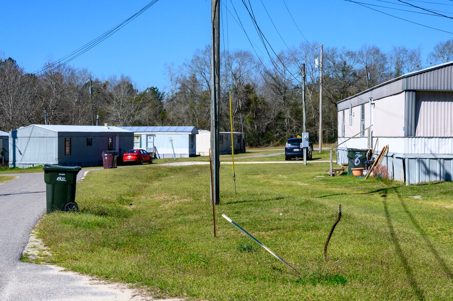 More Photos Of 100 Lunsford Cir, Opp Manufactured Housing Mobile Home Park For Sale