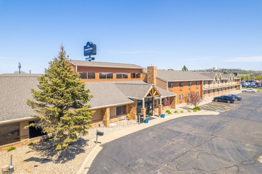 More Photos Of 4230 S Lewis Blvd, Sioux City Hotel For Sale