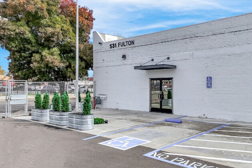 More Photos Of 531 Fulton St, Fresno Freestanding For Lease