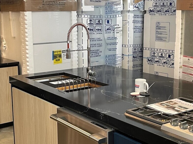 More Photos Of 3101 N 10th St, McAllen General Retail For Lease