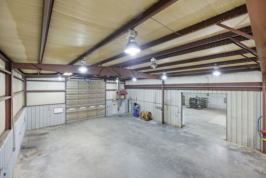 More Photos Of 654 W 138th St, Glenpool Industrial For Lease