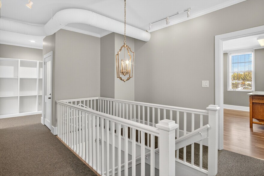 More Photos Of 115 E Market St, Warrenton Office For Lease