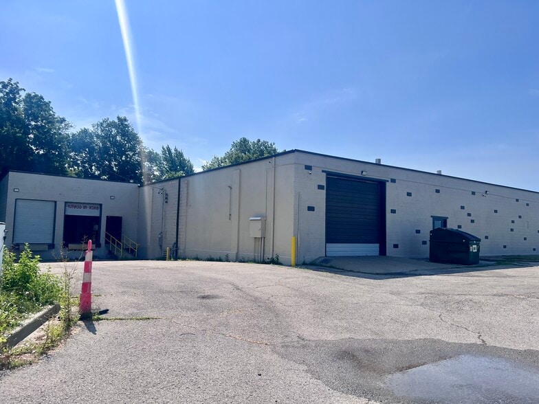 More Photos Of 7410 Sni-A-Bar Rd, Kansas City Manufacturing For Sale