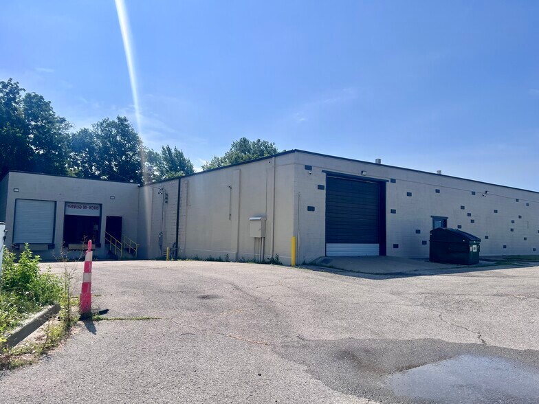 More Photos Of 7410 Sni-A-Bar Rd, Kansas City Manufacturing For Lease