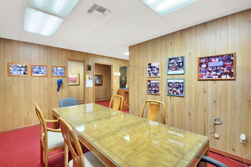 More Photos Of 202 N Main St, Taylor Loft Creative Space For Sale