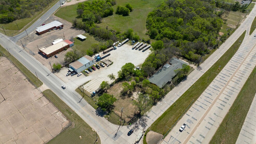 More Photos Of 914 S Loop Dr, Waco Apartments For Sale