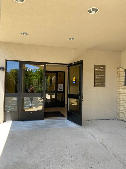 More Photos Of 345 N Main St, New City Office For Sale
