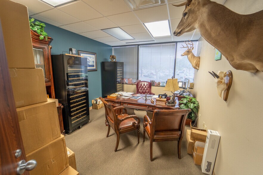 More Photos Of 115 Medical Dr, Victoria Medical For Sale