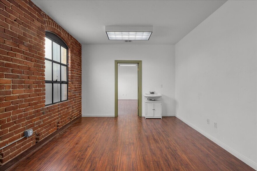 More Photos Of 1002-1008 S Pacific Ave, San Pedro Storefront Retail Office For Lease