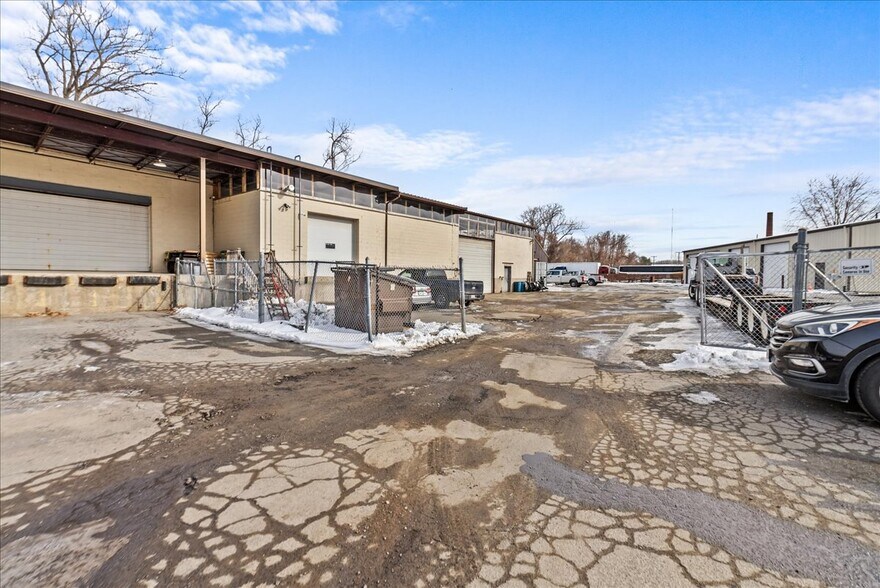 More Photos Of 175 Circuit Ave, West Springfield Warehouse For Lease