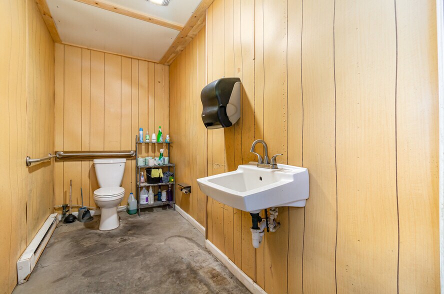 More Photos Of 8285 Tri County Hwy, Sardinia Flex For Sale