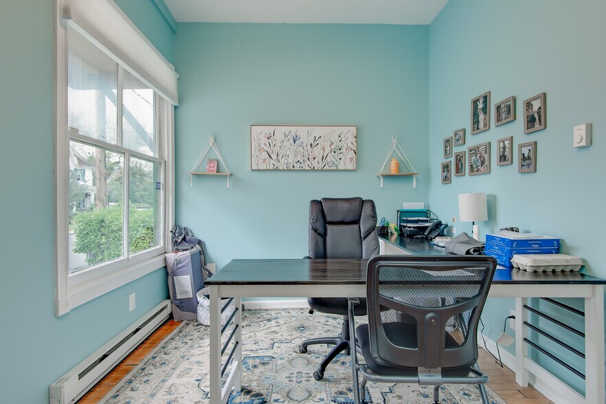 More Photos Of 21 W Pennsylvania Ave, Walkersville Office For Sale
