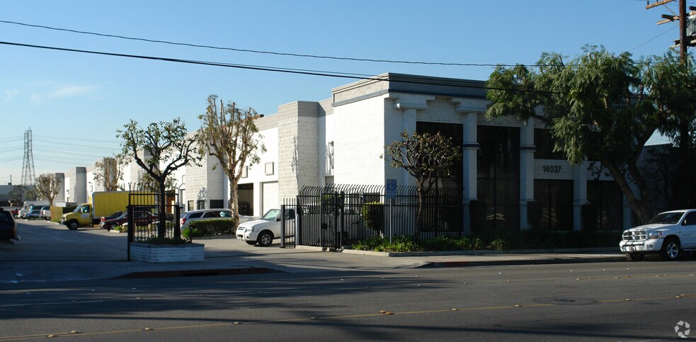 More Photos Of 14039 Garfield Ave, Paramount Warehouse For Lease