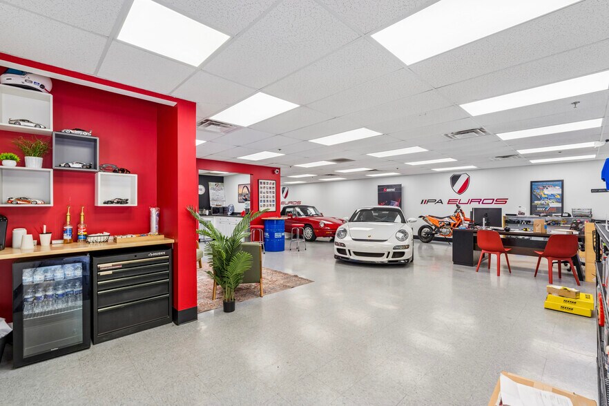 More Photos Of 904-926 Springdale Dr, Exton Warehouse For Lease