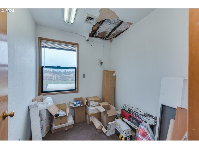 More Photos Of 22024 S Beavercreek Rd, Beavercreek Auto Repair For Sale