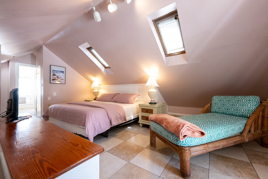More Photos Of 412 Frances St, Key West Hotel For Sale