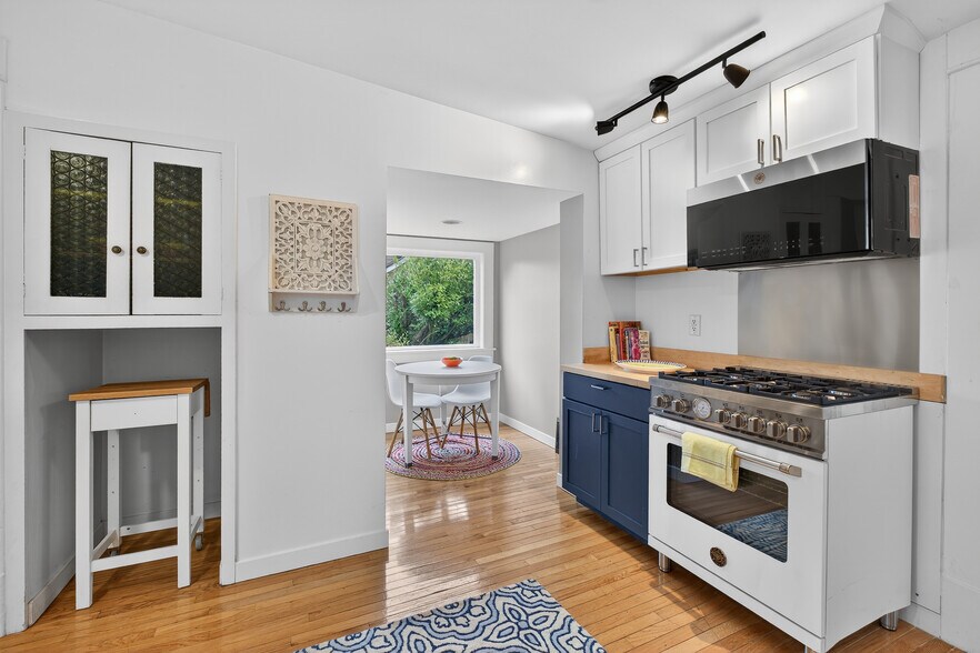 More Photos Of 1310 Ellsworth St, Bellingham Multifamily For Sale