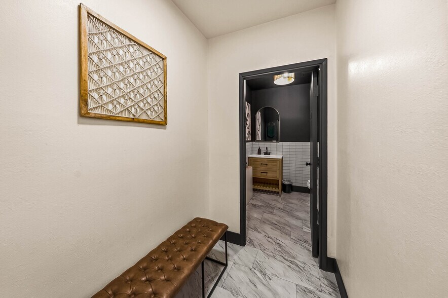 More Photos Of 239 SE G St, Grants Pass General Retail For Sale