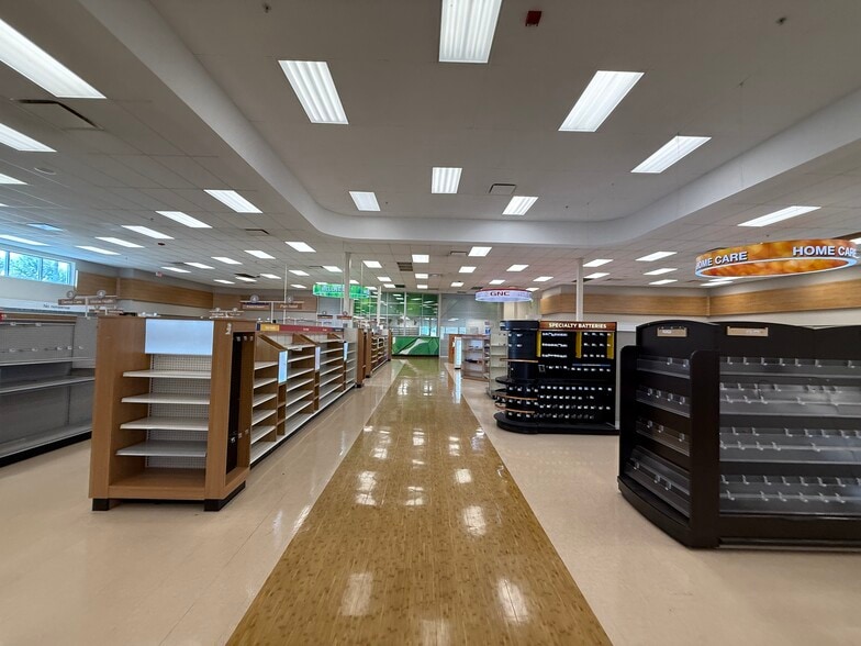 More Photos Of 3710 Shawnee Rd, Lima Drugstore For Lease