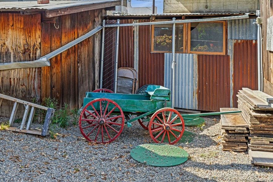 More Photos Of 30048 Yosemite Blvd, La Grange Bar For Sale