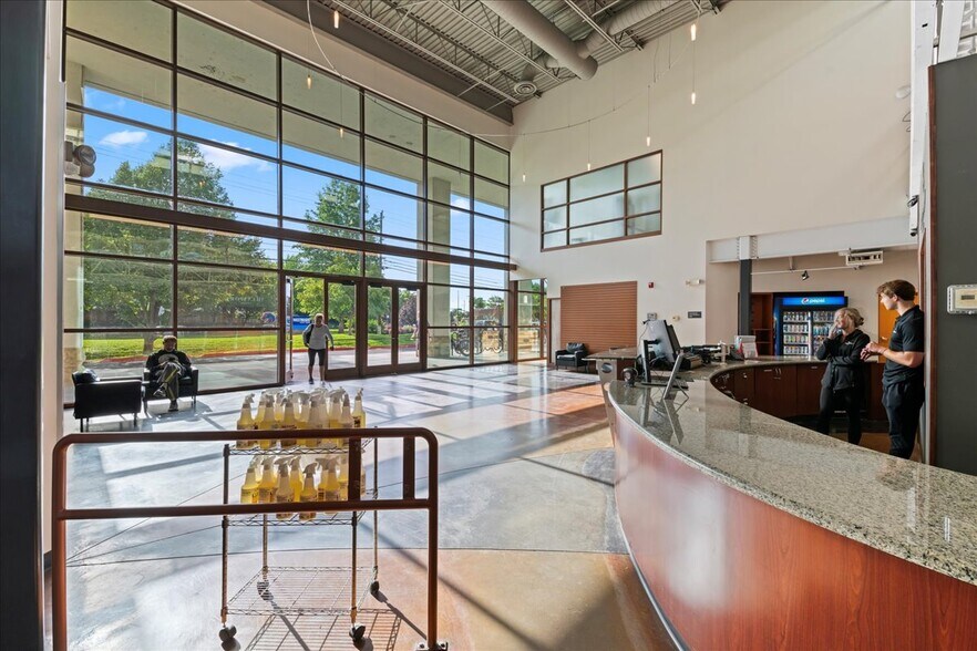 More Photos Of 801 E Parkcenter Blvd, Boise Health Club For Sale
