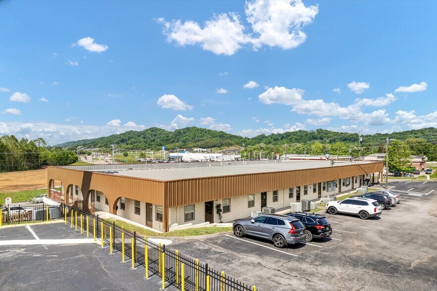 More Photos Of 6714-6716 Central Avenue Pike, Knoxville Office For Lease