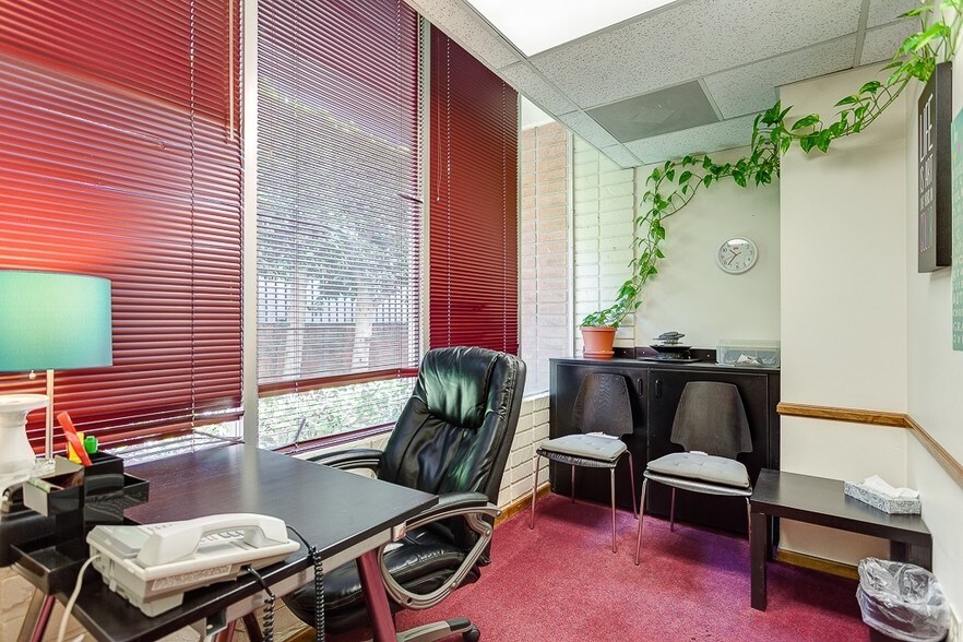 More Photos Of 8512 Whitworth Dr, Los Angeles Loft Creative Space For Lease