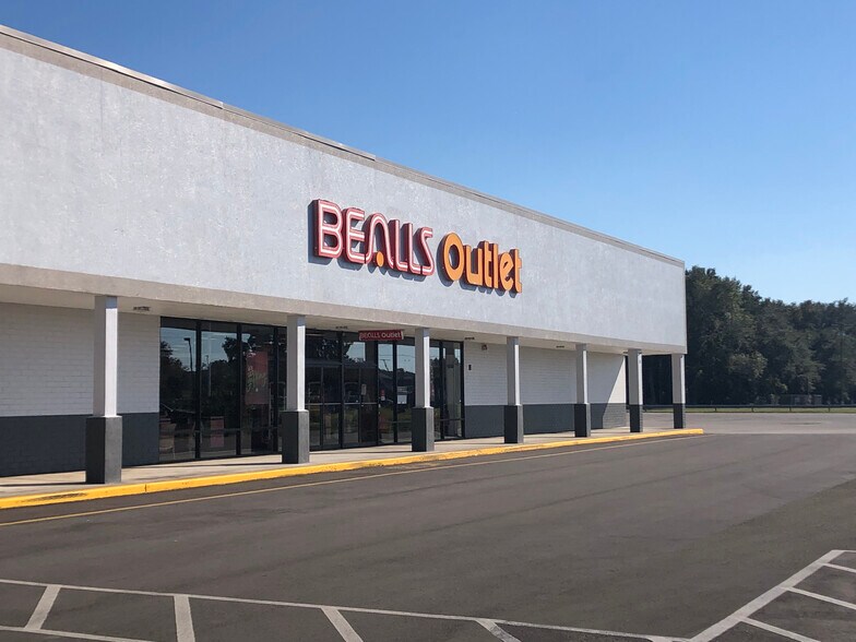 More Photos Of 12820 US Highway 301, Dade City Storefront For Lease