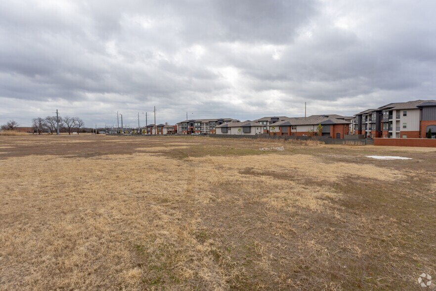 More Photos Of 7100 S Elwood Ave, Tulsa Storefront For Lease