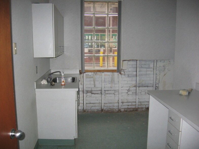 More Photos Of 4209-4221 Pearl Rd, Cleveland General Retail For Lease
