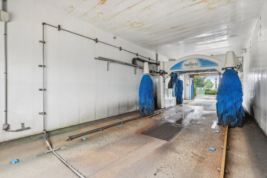 More Photos Of 14967 W National Ave, New Berlin Carwash For Sale