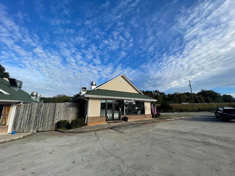 More Photos Of 386 Highway 82 S, Jefferson Restaurant For Sale
