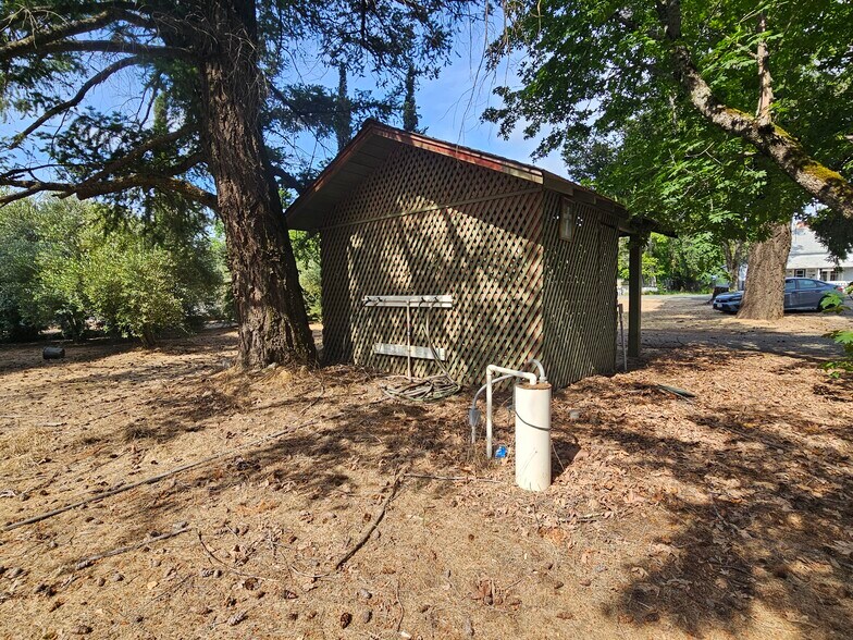 More Photos Of 21298 Calistoga rd, Middletown Storefront Retail Residential For Sale