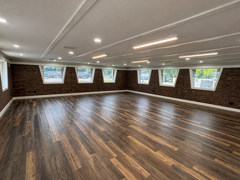 More Photos Of 3021 Eastend Dr, Humboldt Freestanding For Lease