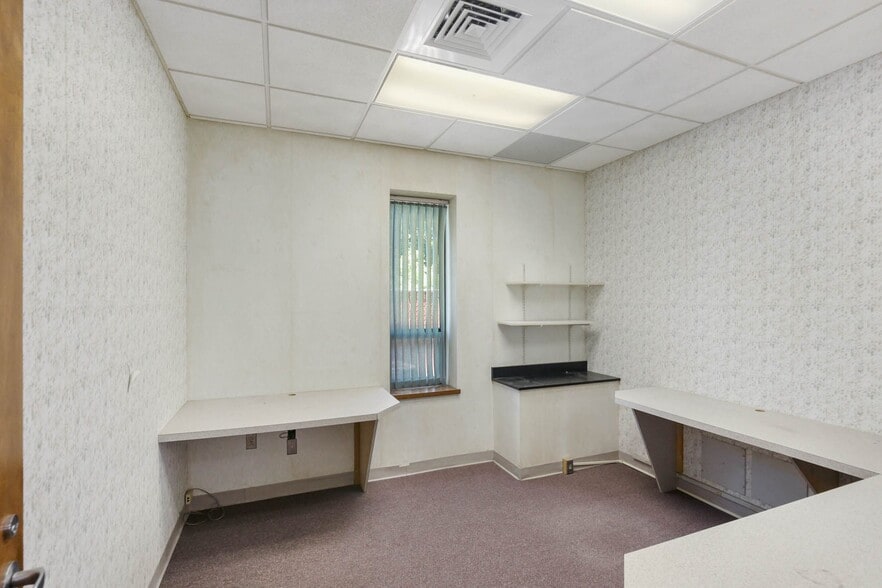 More Photos Of 1 N Main St, Webster Bank For Sale