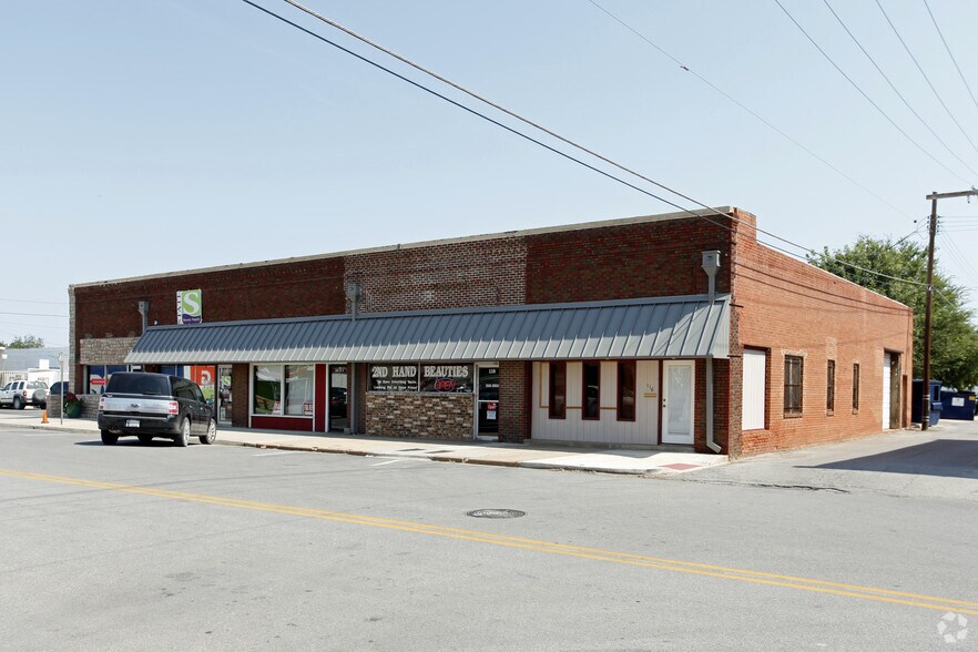 Primary Photo Of 116-124 N 5th St, Chickasha Storefront For Sale