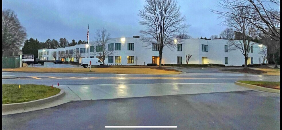 More Photos Of 5975 Shiloh Rd, Alpharetta Showroom For Sale