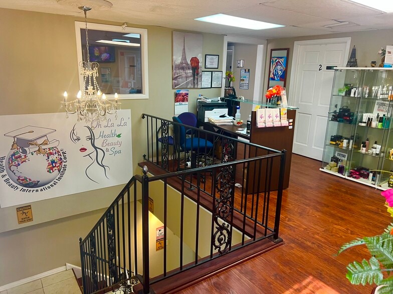 More Photos Of 5519 Hanley Rd, Tampa Storefront Retail Office For Sale