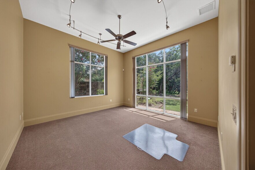 More Photos Of 16007 Via Shavano, San Antonio Office For Sale