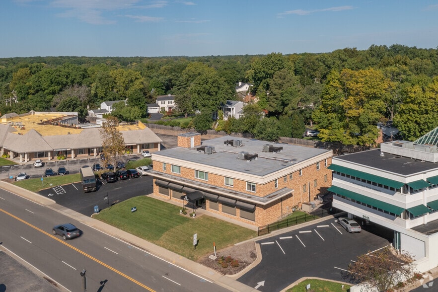 More Photos Of 9651 Clayton Rd, Saint Louis Office For Lease