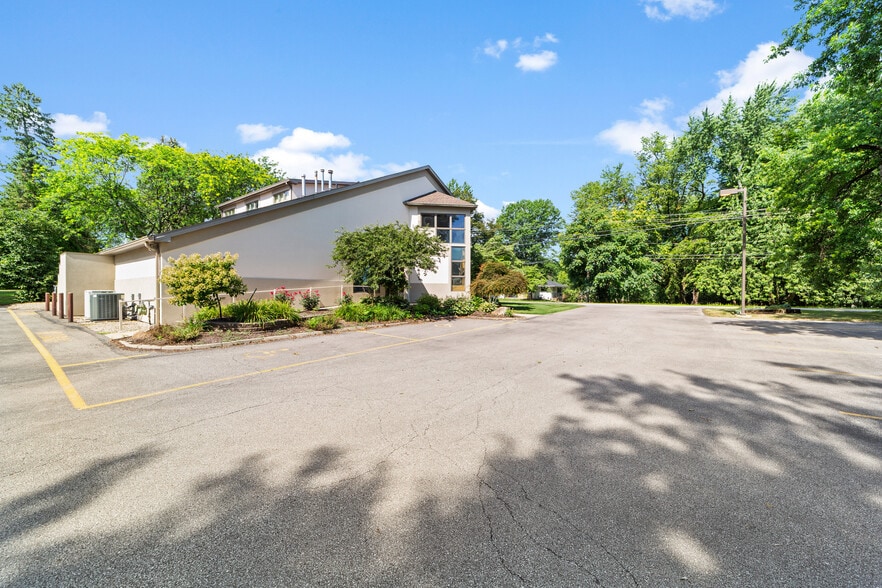 More Photos Of 6071 Old Middle Ridge Rd, Lorain Office For Sale