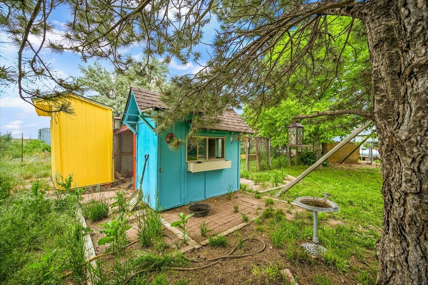 More Photos Of 1335 S Kio St, Watkins Veterinarian Kennel For Sale