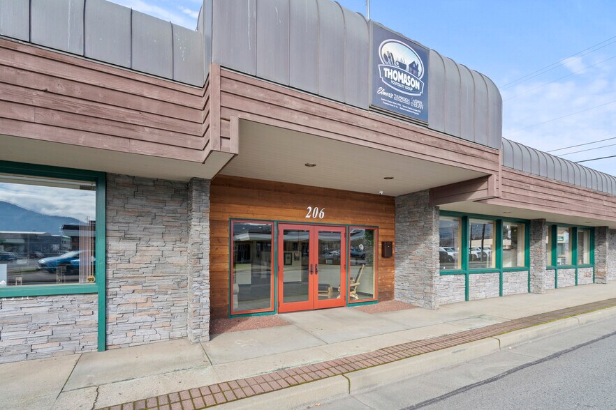 More Photos Of 206 NE 7th St, Grants Pass Office For Sale