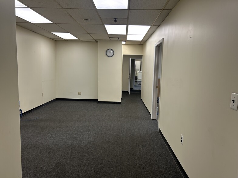 More Photos Of 5 Montesano Rd, Fairfield Warehouse For Lease