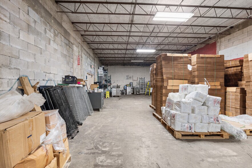 More Photos Of 802 NW 57th Ct, Fort Lauderdale Warehouse For Lease