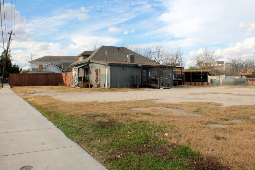 Primary Photo Of 3907 Canal St, Houston Bar For Lease