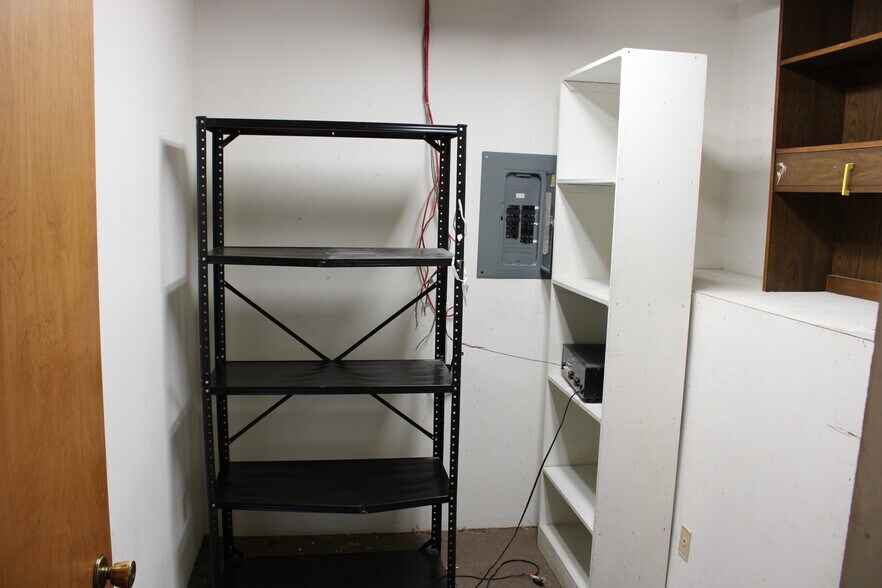 More Photos Of 310-340 Water St, Excelsior Freestanding For Lease