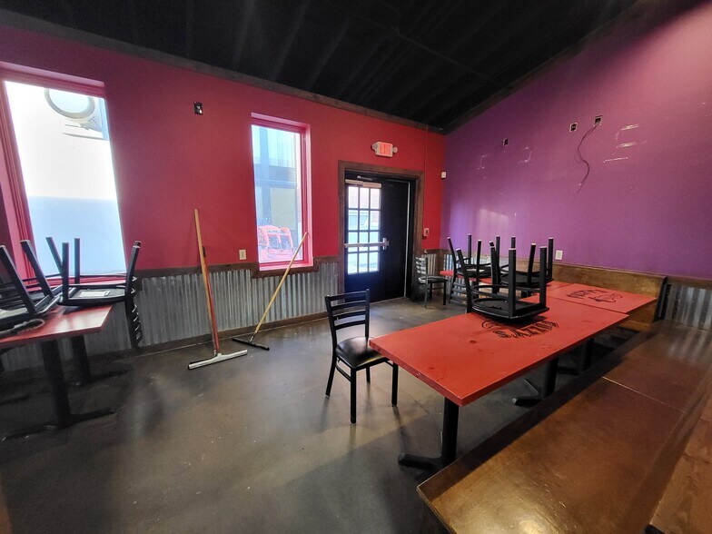 More Photos Of 3607 S Range Line Rd, Joplin Restaurant For Lease