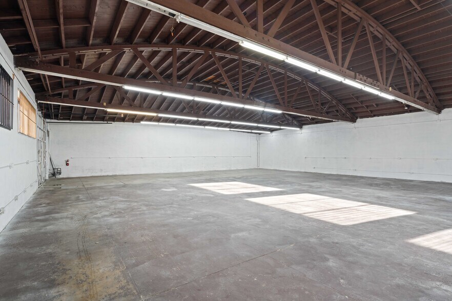 More Photos Of 1421 S Hill St, Los Angeles Warehouse For Lease